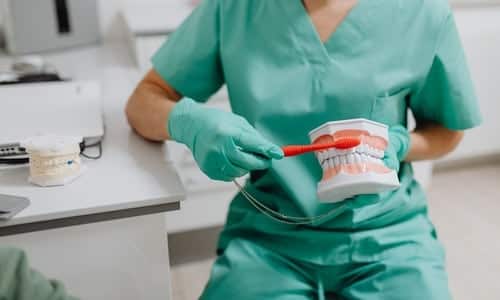 Featured image for “Do Dentists Recommend Using An Electric Toothbrush?”